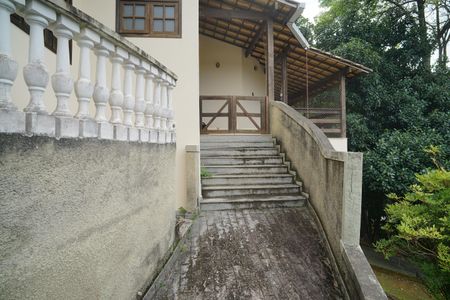 Casa de condomínio para alugar com 242m², 4 quartos e 2 vagas Casa de condomínio para alugar com 242m², 4 quartos e 2 vagasEntrada