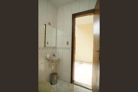 Casa de condomínio para alugar com 242m², 4 quartos e 2 vagas Casa de condomínio para alugar com 242m², 4 quartos e 2 vagasBanheiro de serviço