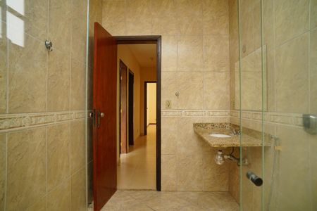 Casa de condomínio para alugar com 242m², 4 quartos e 2 vagas Casa de condomínio para alugar com 242m², 4 quartos e 2 vagasBanheiro Social