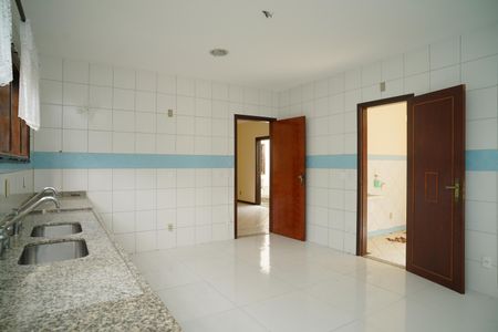 Casa de condomínio para alugar com 242m², 4 quartos e 2 vagas Casa de condomínio para alugar com 242m², 4 quartos e 2 vagasCozinha