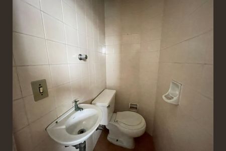 Apartamento à venda com 71m², 2 quartos e 1 vaga Apartamento à venda com 71m², 2 quartos e 1 vagaBanheiro de serviço