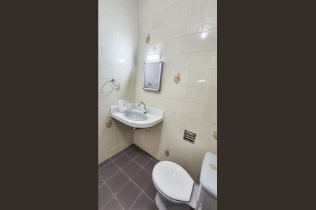 Casa para alugar com 70m², 2 quartos e sem vaga Casa para alugar com 70m², 2 quartos e sem vagaBanheiro Social