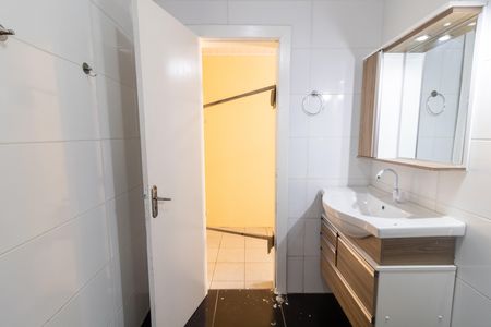 Casa para alugar com 130m², 3 quartos e 1 vaga Casa para alugar com 130m², 3 quartos e 1 vagaBanheiro