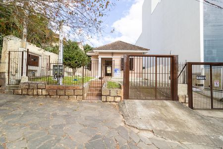 Casa para alugar com 130m², 3 quartos e 1 vaga Casa para alugar com 130m², 3 quartos e 1 vagaFachada