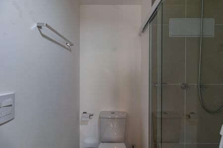 Banheiro de kitnet/studio para alugar com 1 quarto, 20m² em Água Branca, São Paulo