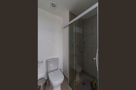 Banheiro de kitnet/studio para alugar com 1 quarto, 20m² em Água Branca, São Paulo