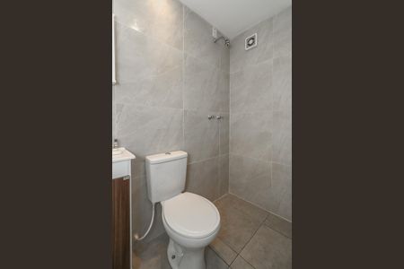 Banheiro Social de apartamento para alugar com 2 quartos, 47m² em Passo das Pedras, Porto Alegre