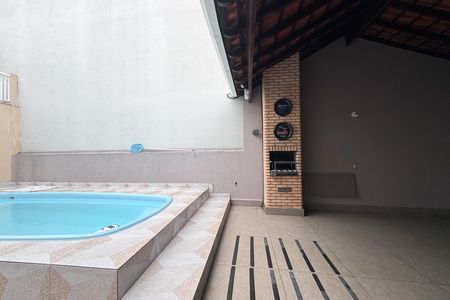Casa para alugar com 160m², 2 quartos e 2 vagas Casa para alugar com 160m², 2 quartos e 2 vagasÁrea - Piscina