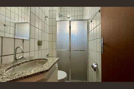 Apartamento à venda com 75m², 3 quartos e 1 vaga Apartamento à venda com 75m², 3 quartos e 1 vagaBanheiro