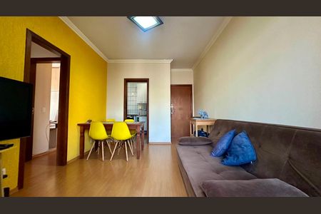 Sala  de apartamento à venda com 3 quartos, 75m² em Nova Suíça, Belo Horizonte
