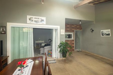 Casa à venda com 75m², 3 quartos e 1 vagaQuintal