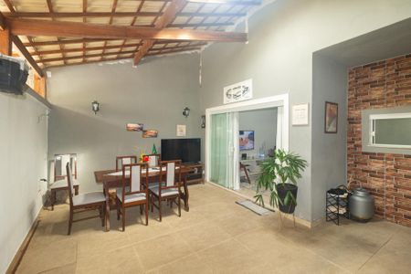 Casa à venda com 75m², 3 quartos e 1 vagaQuintal