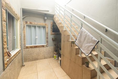 Casa à venda com 75m², 3 quartos e 1 vagaEscada