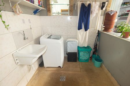Casa à venda com 75m², 3 quartos e 1 vagaÁrea de Serviço