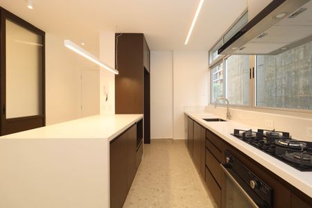 Cozinha de apartamento à venda com 3 quartos, 160m² em Cerqueira César, São Paulo