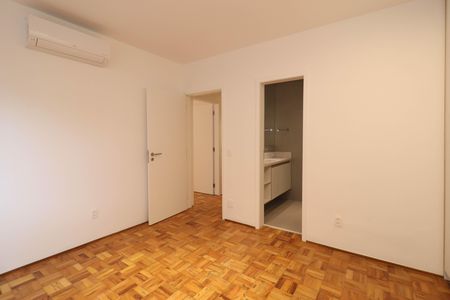 Apartamento à venda com 160m², 3 quartos e 2 vagasSuíte 2