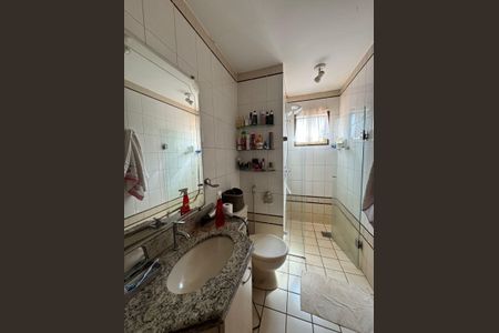 Casa de condomínio à venda com 160m², 3 quartos e 4 vagas Casa de condomínio à venda com 160m², 3 quartos e 4 vagasBanheiro Suíte