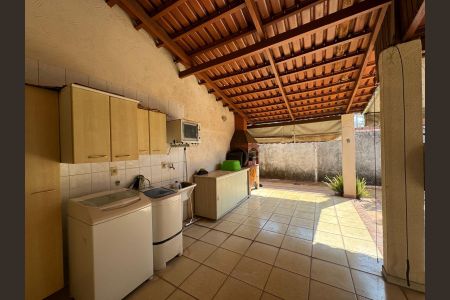 Casa de condomínio à venda com 160m², 3 quartos e 4 vagas Casa de condomínio à venda com 160m², 3 quartos e 4 vagasÁrea de Serviço
