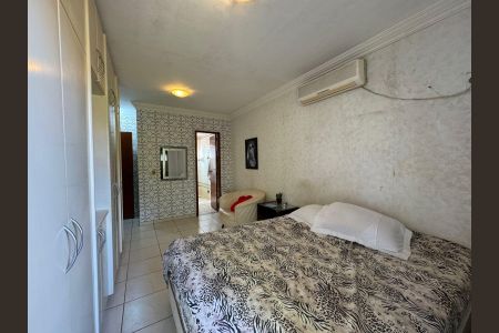 Casa de condomínio à venda com 160m², 3 quartos e 4 vagas Casa de condomínio à venda com 160m², 3 quartos e 4 vagasSuíte