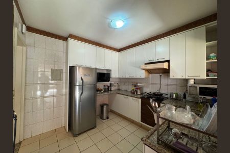 Casa de condomínio à venda com 160m², 3 quartos e 4 vagas Casa de condomínio à venda com 160m², 3 quartos e 4 vagasCozinha