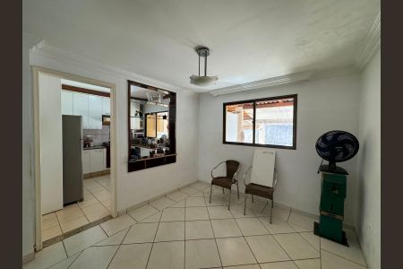 Casa de condomínio à venda com 160m², 3 quartos e 4 vagas Casa de condomínio à venda com 160m², 3 quartos e 4 vagasSala