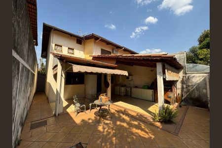 Casa de condomínio à venda com 160m², 3 quartos e 4 vagas Casa de condomínio à venda com 160m², 3 quartos e 4 vagasFachada