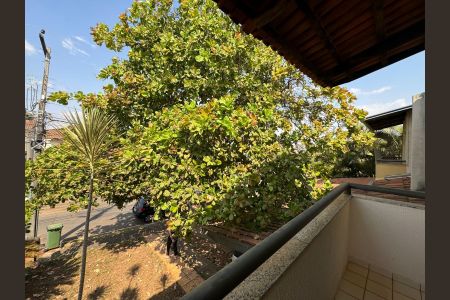 Casa de condomínio à venda com 160m², 3 quartos e 4 vagas Casa de condomínio à venda com 160m², 3 quartos e 4 vagasVaranda Suíte