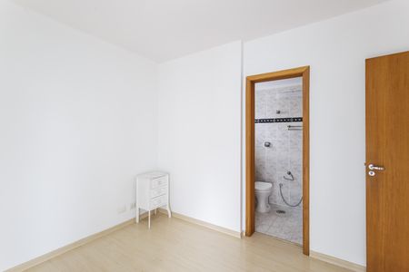 Apartamento à venda com 169m², 4 quartos e 2 vagas Apartamento à venda com 169m², 4 quartos e 2 vagasQuarto Suíte