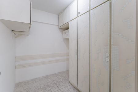 Apartamento à venda com 169m², 4 quartos e 2 vagas Apartamento à venda com 169m², 4 quartos e 2 vagasQuarto de Serviço