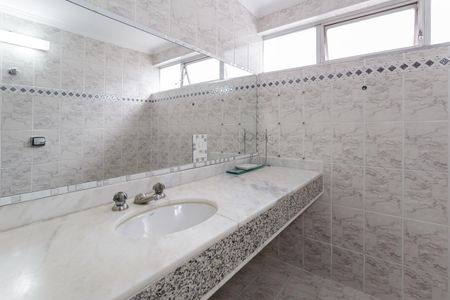 Apartamento à venda com 169m², 4 quartos e 2 vagas Apartamento à venda com 169m², 4 quartos e 2 vagasBanheiro Social