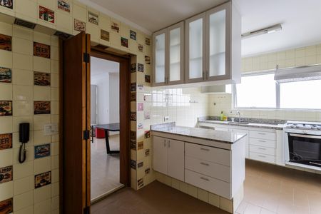 Apartamento à venda com 169m², 4 quartos e 2 vagas Apartamento à venda com 169m², 4 quartos e 2 vagasCozinha