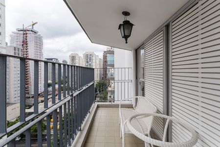 Apartamento à venda com 169m², 4 quartos e 2 vagas Apartamento à venda com 169m², 4 quartos e 2 vagasVaranda