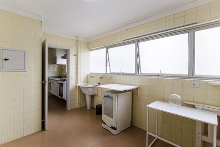 Apartamento à venda com 169m², 4 quartos e 2 vagas Apartamento à venda com 169m², 4 quartos e 2 vagasÁrea de Serviço