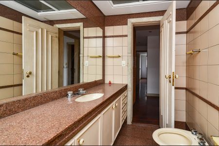Apartamento para alugar com 200m², 3 quartos e 2 vagas Apartamento para alugar com 200m², 3 quartos e 2 vagasBanheiro Social