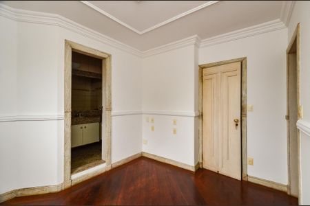 Apartamento para alugar com 200m², 3 quartos e 2 vagas Apartamento para alugar com 200m², 3 quartos e 2 vagasSuíte 2