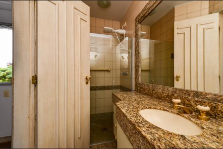 Apartamento para alugar com 200m², 3 quartos e 2 vagas Apartamento para alugar com 200m², 3 quartos e 2 vagasBanheiro Suíte 2