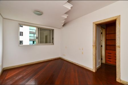 Apartamento para alugar com 200m², 3 quartos e 2 vagas Apartamento para alugar com 200m², 3 quartos e 2 vagasSuíte 1
