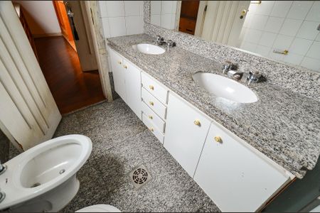 Apartamento para alugar com 200m², 3 quartos e 2 vagas Apartamento para alugar com 200m², 3 quartos e 2 vagasBanheiro Suíte 1