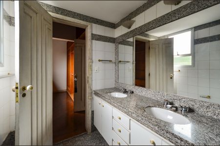 Apartamento para alugar com 200m², 3 quartos e 2 vagas Apartamento para alugar com 200m², 3 quartos e 2 vagasBanheiro Suíte 1