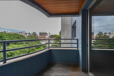 Apartamento para alugar com 200m², 3 quartos e 2 vagas Apartamento para alugar com 200m², 3 quartos e 2 vagasVaranda