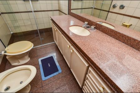 Apartamento para alugar com 200m², 3 quartos e 2 vagas Apartamento para alugar com 200m², 3 quartos e 2 vagasBanheiro Social