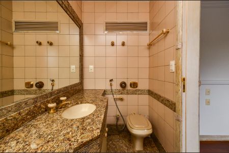 Apartamento para alugar com 200m², 3 quartos e 2 vagas Apartamento para alugar com 200m², 3 quartos e 2 vagasBanheiro Suíte 2