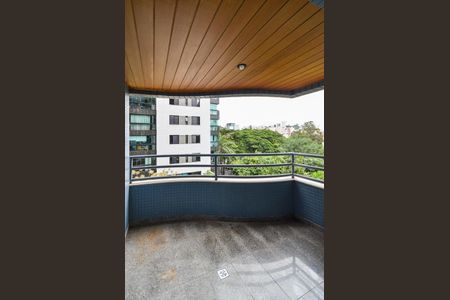 Apartamento para alugar com 200m², 3 quartos e 2 vagas Apartamento para alugar com 200m², 3 quartos e 2 vagasVaranda