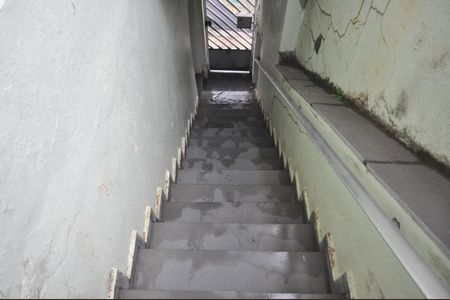 Casa à venda com 220m², 2 quartos e 1 vagaEscada de acesso