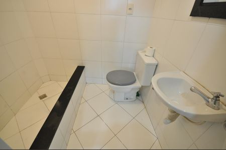 Casa à venda com 220m², 2 quartos e 1 vagaBanheiro de serviço