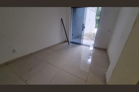 Sala de casa de condomínio à venda com 3 quartos, 150m² em Vargem Grande, Rio de Janeiro