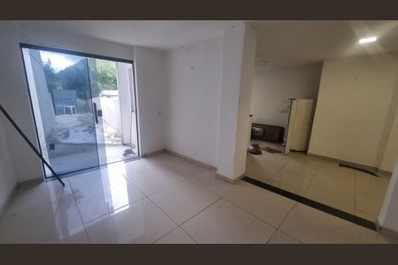 Casa de condomínio à venda com 150m², 3 quartos e 1 vagaSala