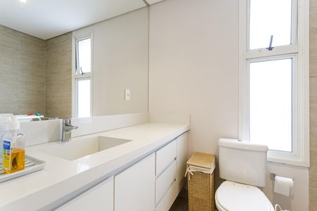 Apartamento à venda com 157m², 2 quartos e 3 vagas Apartamento à venda com 157m², 2 quartos e 3 vagasBanheiro da Suíte 1