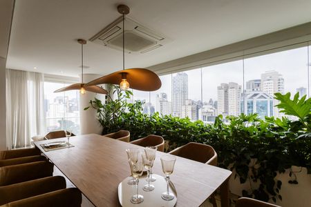 Apartamento à venda com 157m², 2 quartos e 3 vagas Apartamento à venda com 157m², 2 quartos e 3 vagasSala