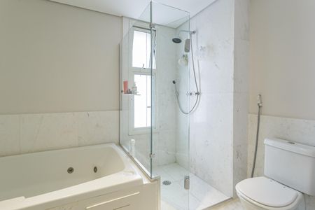 Apartamento à venda com 157m², 2 quartos e 3 vagas Apartamento à venda com 157m², 2 quartos e 3 vagasBanheiro da Suíte 2